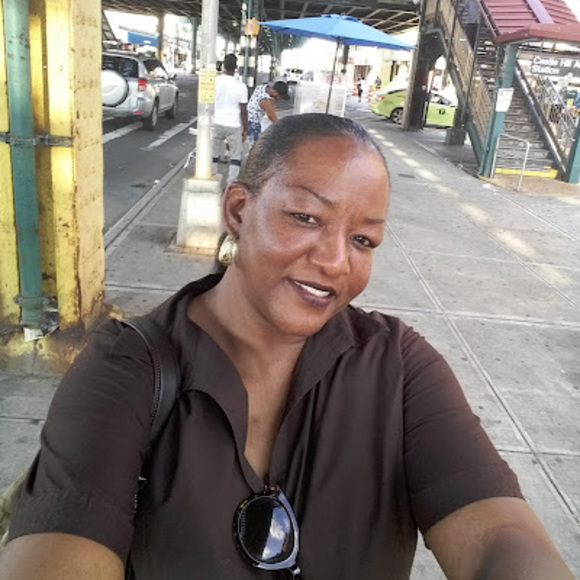 Meet your Posher, Sandra - Picture 1 of 1